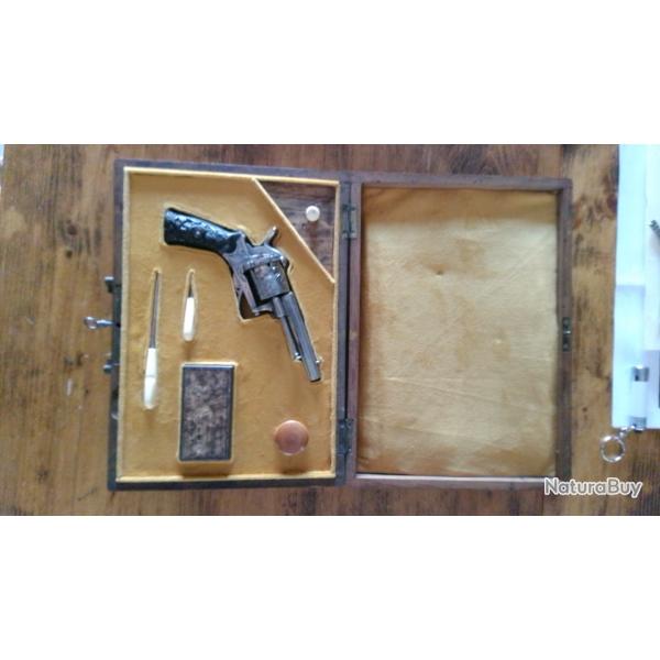Beau coffret revolver a broches 7mm