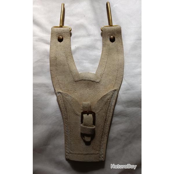 Porte ba�onnette en buffle blanc pour Mousqueton,  lebel ou autre ( A )