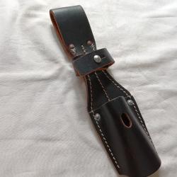 Porte ba&iuml;onnette en cuir  98K dat&eacute;  1941 ( A10)
