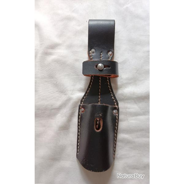 Porte ba�onnette en cuir  98K dat�  1942 ( A11 )