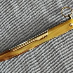 Couteau Mongin &agrave; facettes Corne blonde 153 mm ferm&eacute;