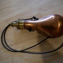 Poire &agrave; poudre en cuivre G.& J. W. HAWKSLEY, SHEFFIELD en &eacute;tat proche du neuf