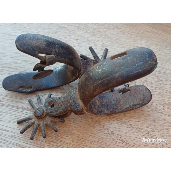 Paire d'�perons anciens Mexicains en fer forg� grav�s - Style "Charro" XIXe