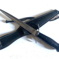 Ancien couteau poignard de Parachutiste Fran&ccedil;ais complet avec &eacute;tui cuir