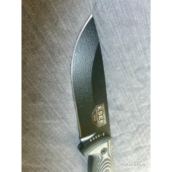 Couteau Esee 5 .manche am�lior� . �tat neuf .complet avec housse et �tui kydex