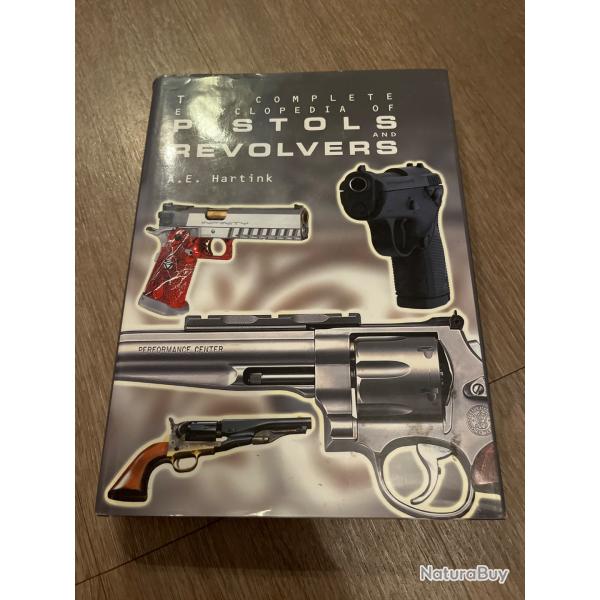 Livre encyclop�die pistolet r�volver