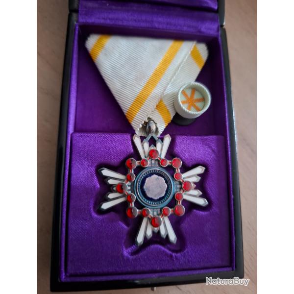 Superbe Ordre du Tr�sor Sacr� japonais avec rappel et �crin laqu�.