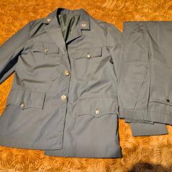 Vends tenue compl&egrave;te garde chasse taille 46.Pantalon et veste neuve. Tr&egrave;s peu port&eacute;e.