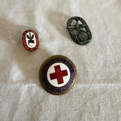 Lot de 3 insignes allemands ww2 anciens - DRK Schwesternhelferin - DLV - Arbeits Dank