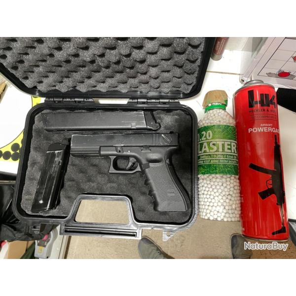 Glock 18c WE + 2 chargeurs + billes