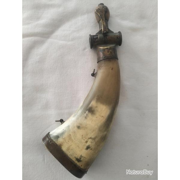 Poire � poudre 19e en corne et laiton Bec tambour rotatif