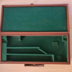 ANCIEN COFFRET POUR PISTOLET ET ACCESSOIRES