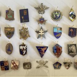 Lot d'insignes authentiques et rares des FFL et FNFL dits &laquo; du Levant &raquo; ou du &laquo; Caire &raquo;