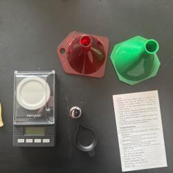 Ensemble de pes&eacute;e de la poudre de rechargement