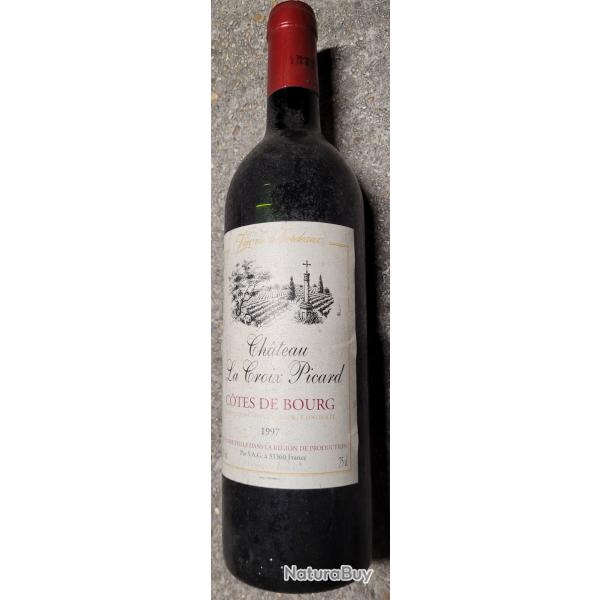 Bouteille de VIN ROUGE Ch�teau La CROIX PICARD - C�tes de BOURG (1997)