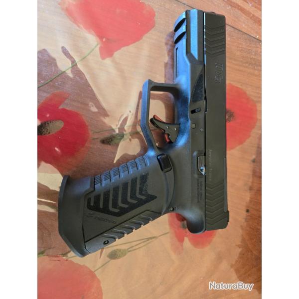Pistolet Derya DY9 calibre 9x19, achet� neuf, tir� 250 cartouches �tat du neuf dans sa mallette.