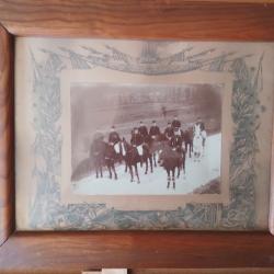 photographie ancienne encadree groupe de militaires a cheval periode de 1880 a premiere guerre