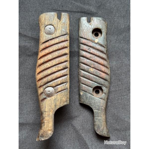 Paire de plaquette avec vis pour ba�onnette allemande 1898/05 - WW1