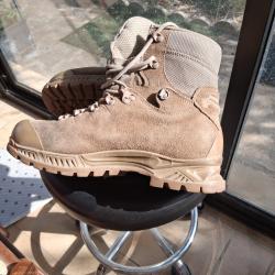Chaussure de marche occasion taille 42.             Bonne &eacute;tat MEINDL