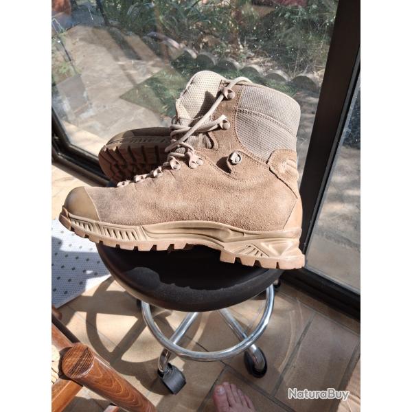 Chaussure de marche occasion taille 42.             Bonne �tat MEINDL