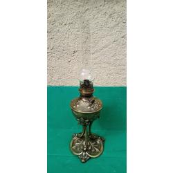 SUBLIME LAMPE A PETROLE EN BRONZE  ATTRIBUEE A :  GEORGES  LELEU  .  RARISSIME  . 19eme Si&egrave;cle .