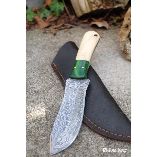 Skinner Couteau Damas Lame 256 Couches Lame Drop Point Manche Os Fabr Artisanale Etui Cuir 01