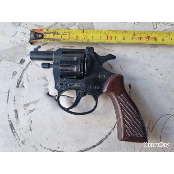 ancien revolver � amorces de marque Vanguard , fabriqu� en Italie en 1970