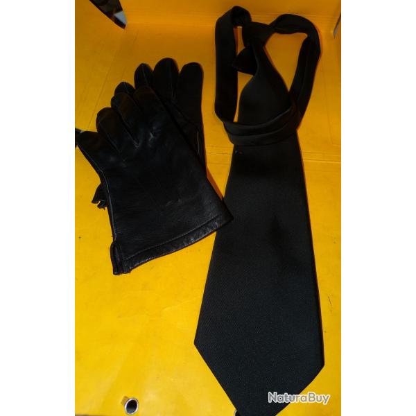 GANTS EN CUIR ( taille 8 ) ET CRAVATTE MILITAIRE DE L'ARMEE DE L'AIR FRANCAISE , OCCASION FABRICATIO