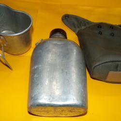 GOURDE MILITAIRE DE L'ARMEE FRANCAISE AVEC SON QUART ET SA HOUSSE DE 1991 GUERRE DU GOLFE  , LA GOU