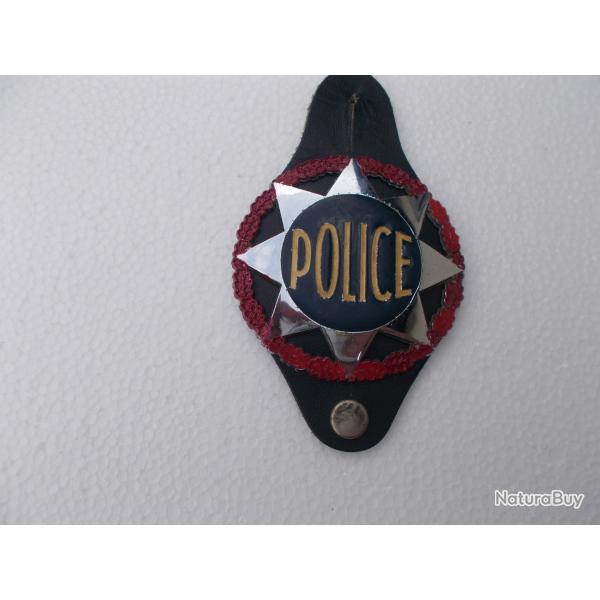 insigne de poitrine police dit �toile de sheriff sur cuir et num�rot�!!tres bon �tat