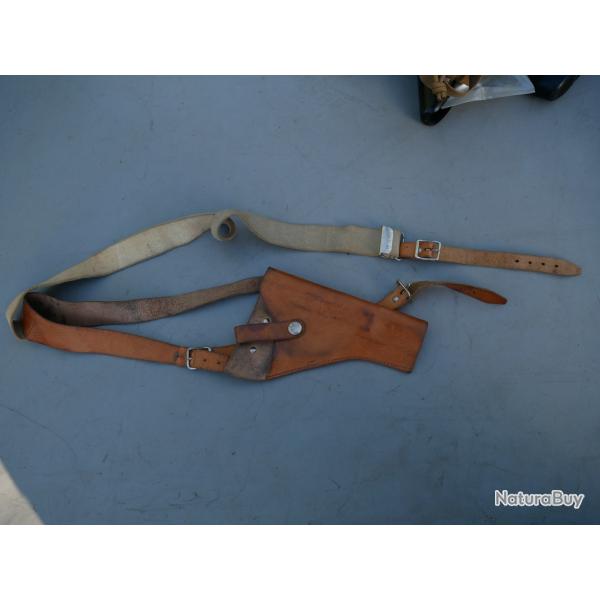 Holster d'�paule en cuir fauve pour PA (type P38 je pense)