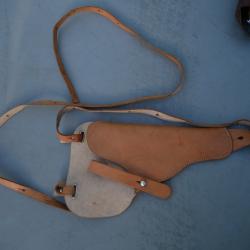 Holster d'&eacute;paule en cuir fauve