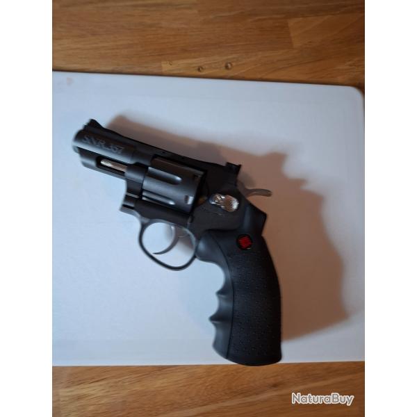 Revolver Crosman SNR 357.2,5 joules, super �tat avec accessoires.
