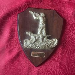 Plaque d&eacute;corative en bois avec chasseur et son chien, pas de prix de r&eacute;serve