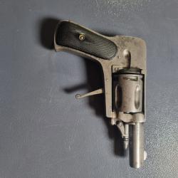 &Agrave; vendre un revolver en 8mm92. Cat&eacute;gorie D.