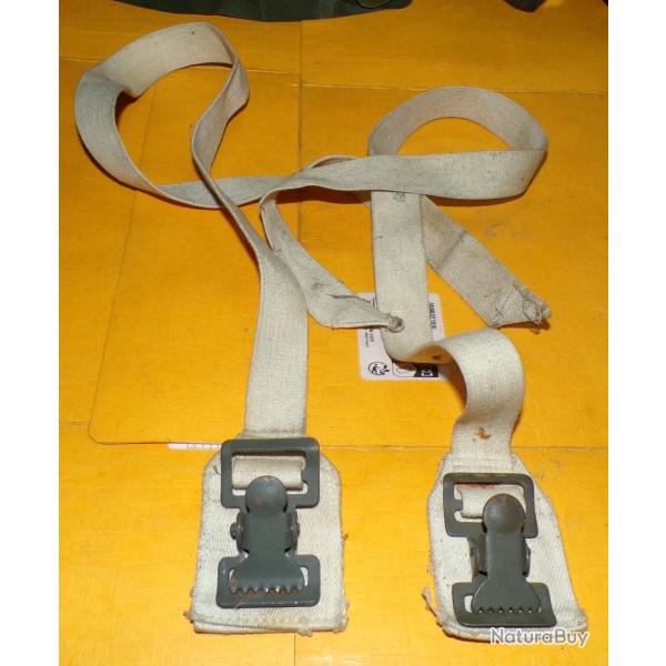 OUTIL MEDICAL : LOT DE 2 GAROTS POUR LE BRAS  , LARGEUR 2,5 CM LONGUEUR 70 CM ,  BON ETAT  VOIR PHOT