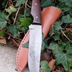 Skinner Bowie Couteau de Chasse Damas Lame 256 Couches Manche Bois Fabric Artisanale Etui Cuir