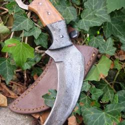 Couteau Karambit Lame Acier Damas 256 Couches Manche Bois Olivier Etui Cuir Fabrication Artisanale