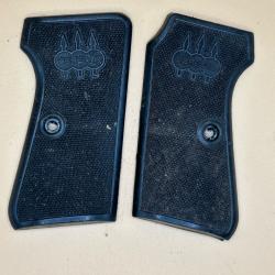PAIRE DE PLAQUETTES DE PISTOLET BERETTA MODELE 1934/35