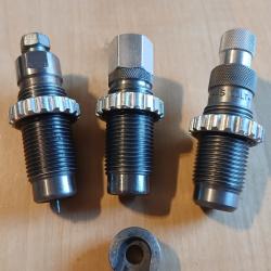 Jeu outils 45 COLT 45 LONG COLT de marque LEE carbure avec shell holder rechargement