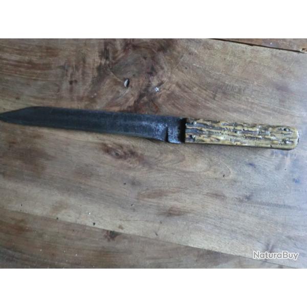 couteau artisanal  lame forg�  corne de cerf