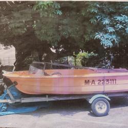 Bateau p&ecirc;che/promenade &agrave; moteur + remorque