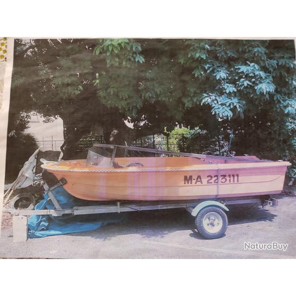 Bateau p�che/promenade � moteur + remorque