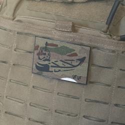 Patch tactique Plume et Cr&acirc;ne (Scout / Tracker) - Fond Camouflage BME (5x8 cm / 100 % Cordura 500D)