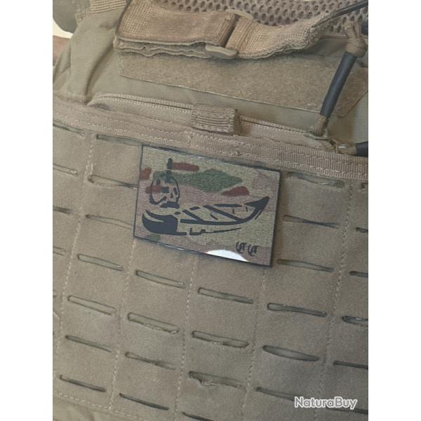 Patch tactique Plume et Cr�ne (Scout / Tracker) - Fond Camouflage BME (5x8 cm / 100 % Cordura 500D)