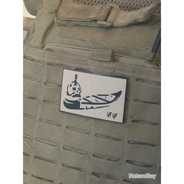 Patch tactique Plume et Cr�ne (Scout / Tracker) - Fond Sable / Tan (5x8 cm / 100 % Cordura 500D)