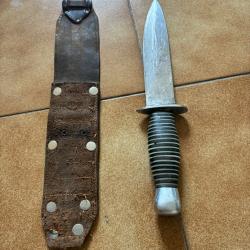 Couteau de chasse ancien avec fourreau en cuir