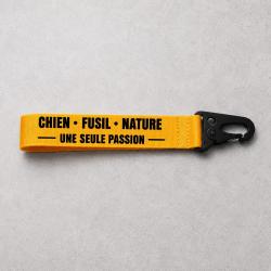 Porte-cl&eacute; Chasse - Chien, fusil, nature - Jaune