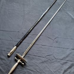 &Eacute;p&eacute;e de cour ancienne