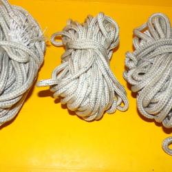 SUSPENTE DE PARACHUTE EN LOT DE 3&nbsp; , LONGUEUR 10 METRES CHACUNES , BON ETAT VOIR PHOTO. POUR TOUT RE